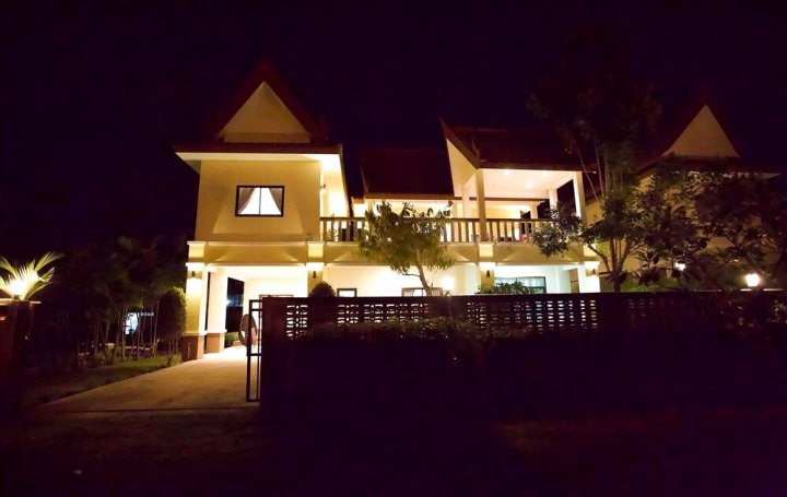 卡马拉海滩别墅酒店(Beach Villa Kamala)