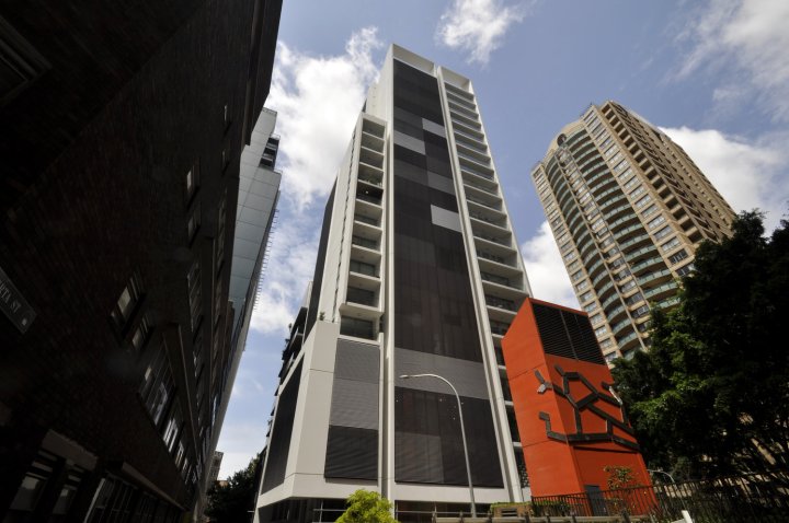 悉尼自助式现代化一卧室公寓（402ALB）(Sydney 1 Bed Modern Self Contained Apartment (402Alb))