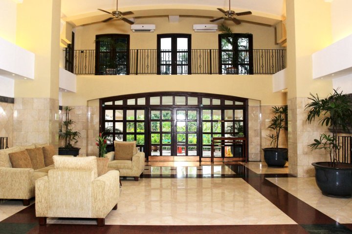 亚迪特亚庄园公寓酒店(Aditya Mansions Apartment)