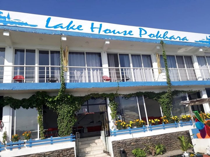 湖畔之家酒店(The Lake House)