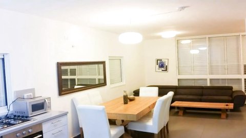 巴特亚姆中心奢华公寓酒店 - 步行 3 米至海滩(Luxury Apt Heart Bat-Yam 3 m Walk Beach)