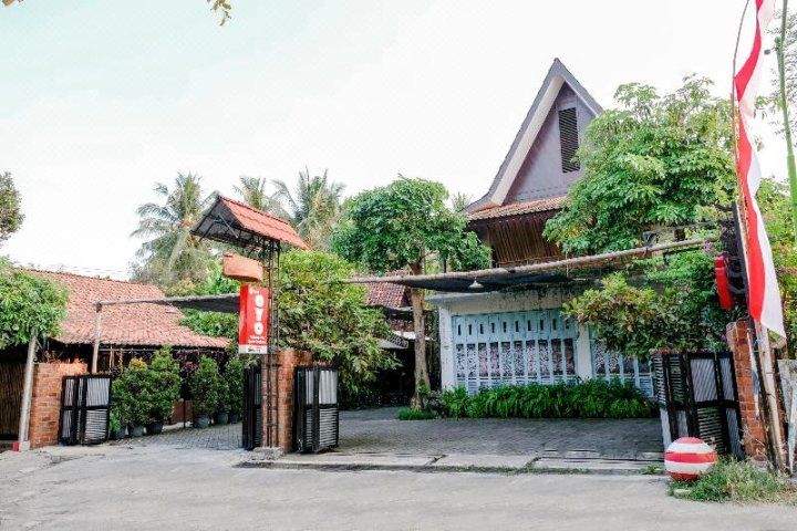 OYO 1230 Kampoeng Osing Syariah Guesthouse