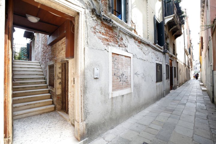 多尔索杜罗区学院威尼斯公寓(Venetian Apartment Accademia Dorsoduro District)
