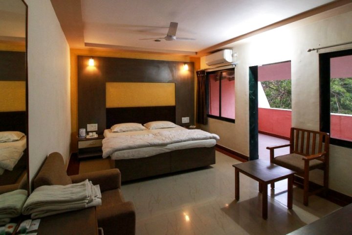 Hotel Girnar