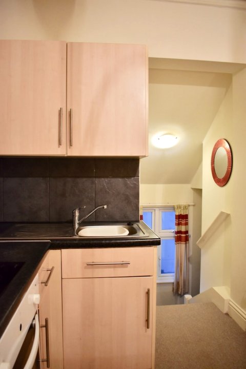 布莱顿希普诺坎普顿舒适开放式公寓酒店(Cosy Studio Apartment in Brightons Hip Kemptown)