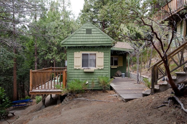 伊迪尔瓦尔德邦克豪斯酒店(Idyllwild Bunkhouse)