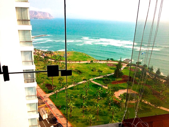 Apartment in Miraflores with Ocean View