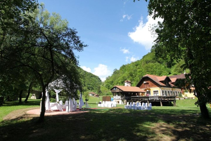 泽伦雅克文泰克别墅旅馆(Guesthouse Villa Zelenjak Ventek)