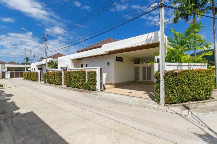 茵提拉 - 西向 3 居游泳池别墅酒店(West Facing 3Br Pool Villa by Intira)