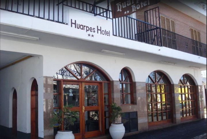 华普斯酒店(Huarpes Hotel)