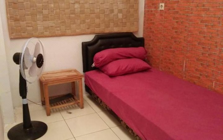 Affordable Room near Gambir Train Station (K10)
