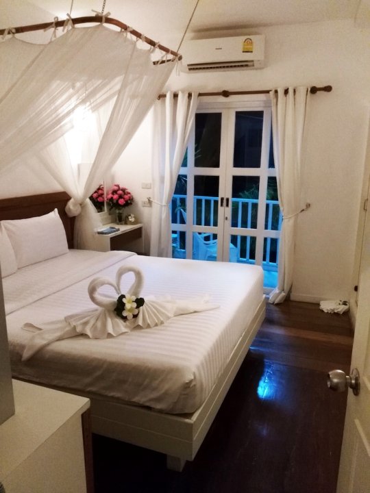 班康蒙村酒店(SleepEasy Beach Hostel Huahin)