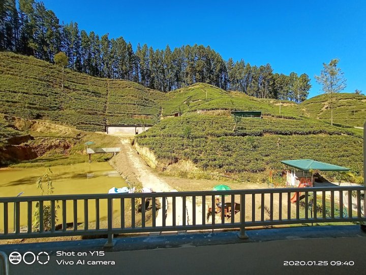 特里尼通斯茶景湖度假村(Trinitons Tea View Lake Resort)