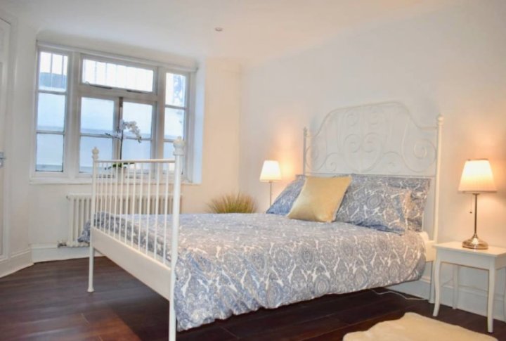 凯普镇海滨中央 2 居公寓酒店(Central 2 Bedroom Seafront Flat in Kemp Town)