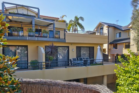 Terrigal Townhouse酒店(Stylish House with Balcony, Close to Beach & Shops)