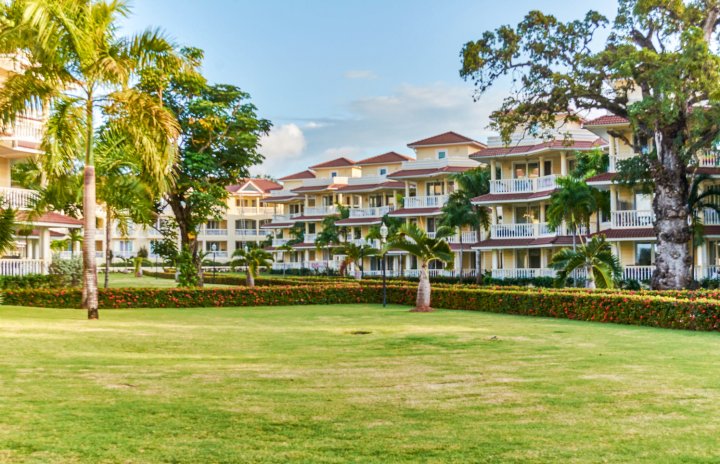 奢华顶层房西班牙海滩酒店(Luxury Penthouse Hispaniola Beach)
