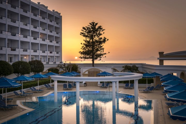 米提斯格兰迪海滩度假村(Mitsis Grand Hotel Beach Hotel)