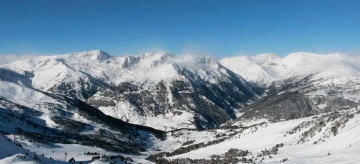 美丽安道尔绝佳地点 3 居公寓酒店 - 附无线上网 - 离滑雪波 150 米(Well-located, 3-bedroom Apartment in Beautiful Andorra With Wifi - 150 Meters From the ski Slopes!)
