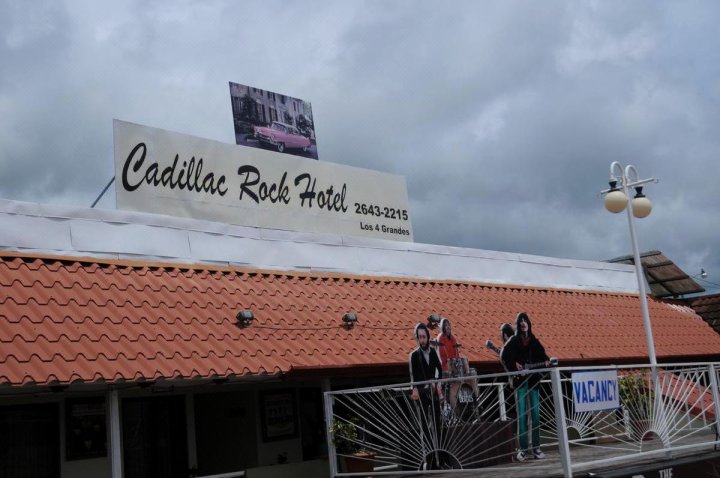 凯迪拉克岩海滩旅舍(Cadillac Rock Beach Hotel)