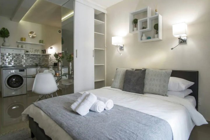 开普敦市中心双房开放式公寓阳台酒店(Double Bedroom Studio with Balcony in Cape Town City Centre)