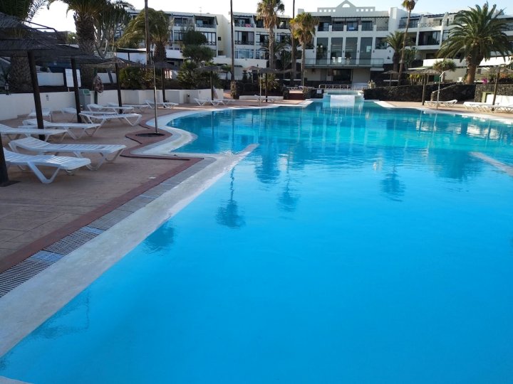 罗卡海滩特奎斯海岸酒店(Playa Roca Costa Teguise)