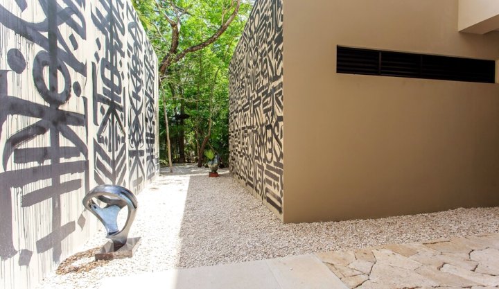 Where Art & Jungle Meet Luxury in Tulum by Moskito