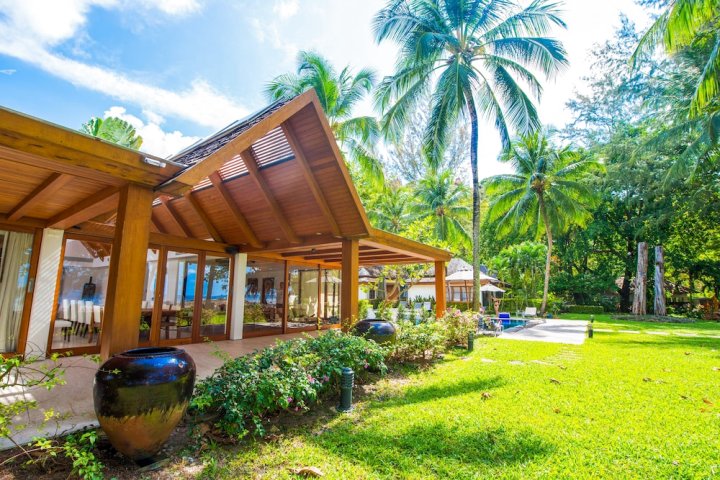 邦涛魅力海滨别墅酒店(Charming Beachfront Villa on Bangtao)