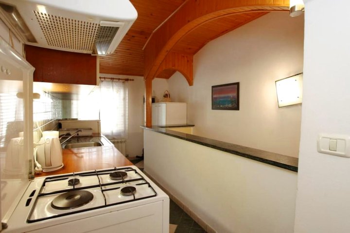 伊佐拉 2 居出租公寓 - 附设备完善阳台及无线上网 - 近海滩(Apartment with 2 Bedrooms in Izola, with Furnished Terrace and Wifi Near the Beach)