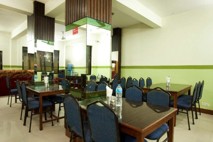 发现 380 号伯舒伯蒂广场酒店(Spot on 380 Hotel Pashupati Plaza)