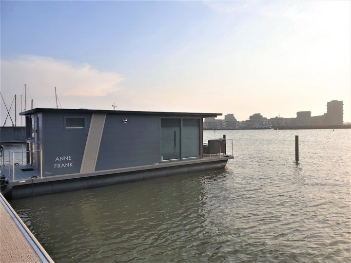 歇林哥沃迪尔迪赫船屋酒店(Houseboat Schellingwouderdijk)