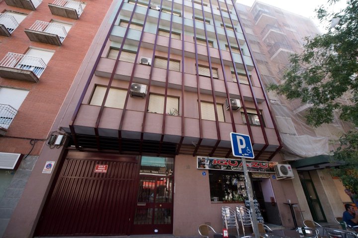 布拉沃穆里略迷人公寓酒店(Coqueto Apartamento Bravo Murillo)