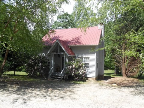 深红之巢 80 号 2 居小屋酒店(Cardinal Nest 80 2 Bedroom Cabin)