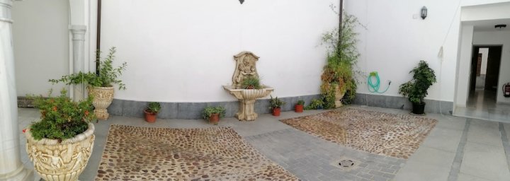 历史区阳台复合式酒店 - 吉特之钥(Dúplex Terraza en Casco Histórico Jitkey)