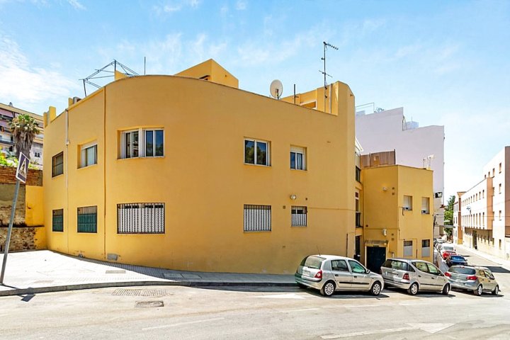 市中心阳台酒店 - 附停车位及无线上网(Apartamento Top Malaga Cerca del Centro Histórico Con Parking)