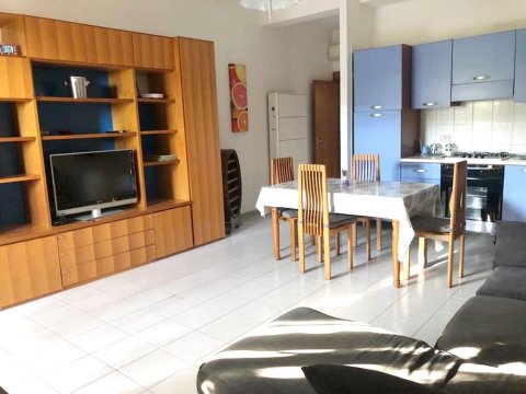 阿奇雷亚莱 1 居出租公寓 - 附设备完善阳台 - 近海滩(Apartment with One Bedroom in Acireale, with Furnished Terrace - Near the Beach)