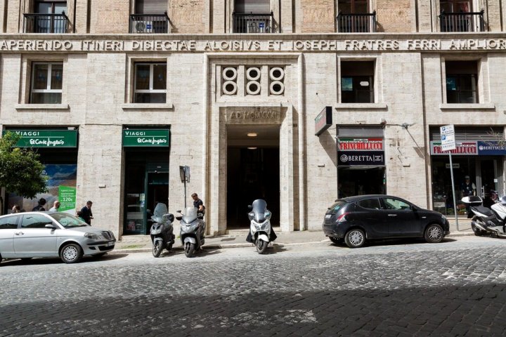 著名巴贝里尼公寓(Prestigious Apartment Via Barberini)