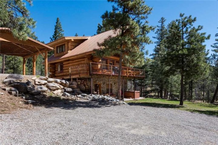 熊缴旅馆 - 两居小屋 - 附热水浴缸(Bear Foot Lodge - Two Bedroom Cabin with Hot Tub)