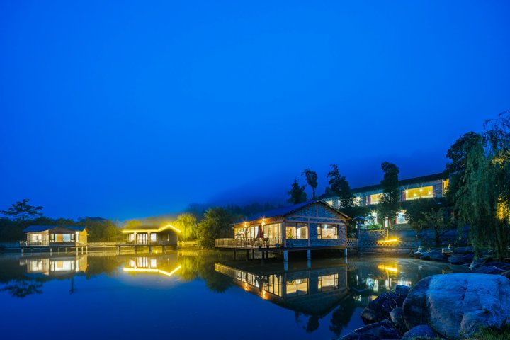 天台后岸霞云湖景民宿