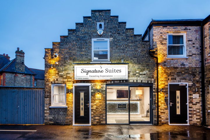 踪迹套房酒店(Signature Suites)