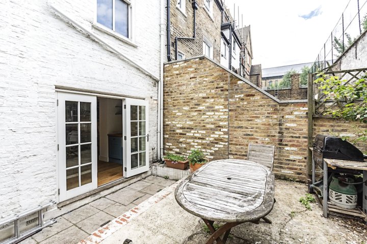 Westbourne Road · Lovely 2 Bed Apartment Near Paradise Park