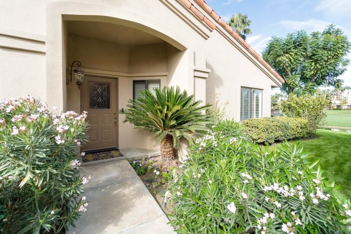 浅滩溪 54636 号 3 室 2 卫联排别墅公寓式客房酒店(Pgawest La Quinta 3Br/2ba Modern Condo w Comm Pool/ Jacuzzi 3 Bedrooms 2 Bathrooms Townhouse)