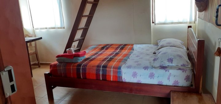 安多尼纳艺术与文化青年旅舍(Andoriña Hostal - Bed & Breakfast)