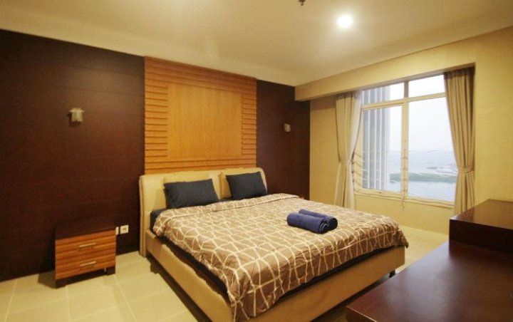 Room at Pantai Mutiara Apartment by Aparian