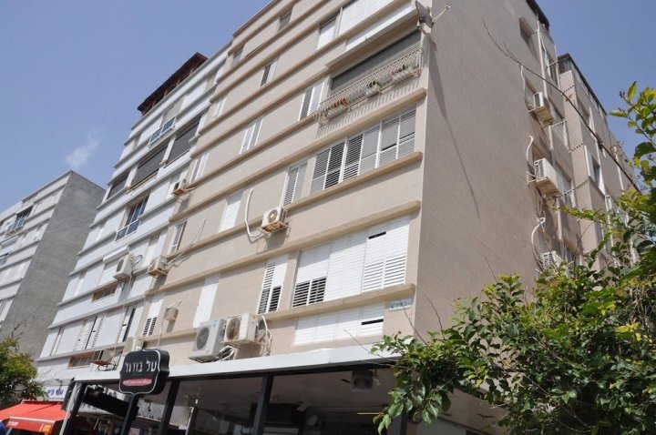 本古里 141 号安伊丝拉之家公寓酒店(Isra Home Apartment Ben Gurion 141)