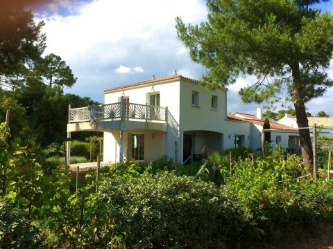 Maison de 3 Chambres a la Tranche Sur Mer a 800 m de la Plage Avec Jardin Clos