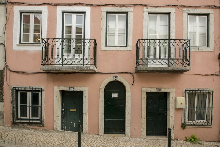 里斯本最时髦街区之中设计师公寓酒店(Designer Apartment in One of Lisbon's Trendiest Quarters)