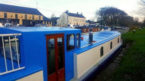 罗伊欣杜比赫船屋酒店(Roisin Dubh Houseboat)