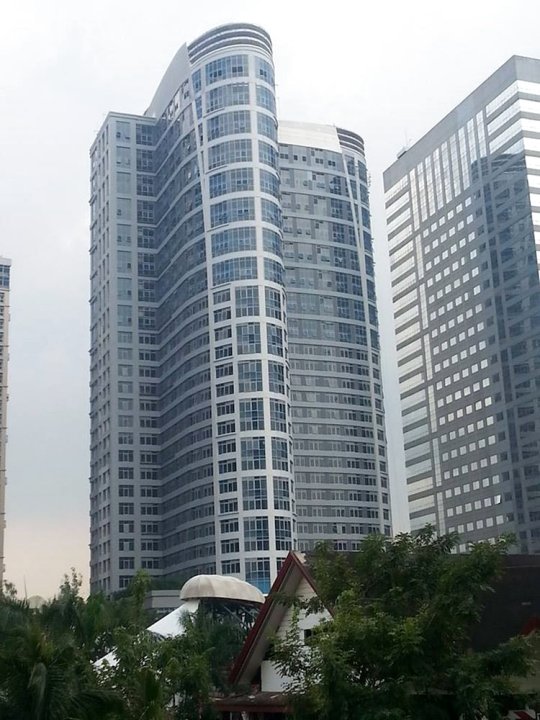 伊斯特伍德大道塔1号公寓(One Eastwood Avenue Tower 1)