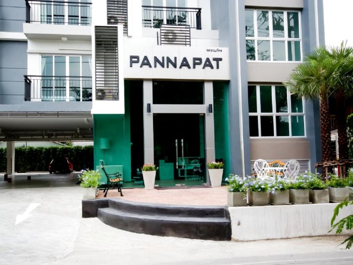 帕纳帕特普莱斯酒店(Pannapat Place)