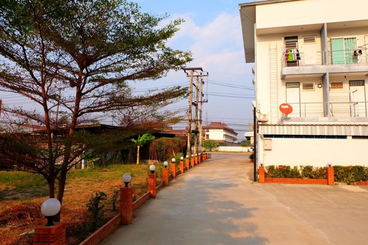 卡姆莱东公寓酒店(Kamlaithong Apartment)